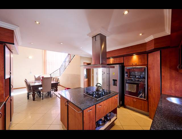 5 BEDROOM CLUSTER FOR SALE IN BARBEQUE DOWNS